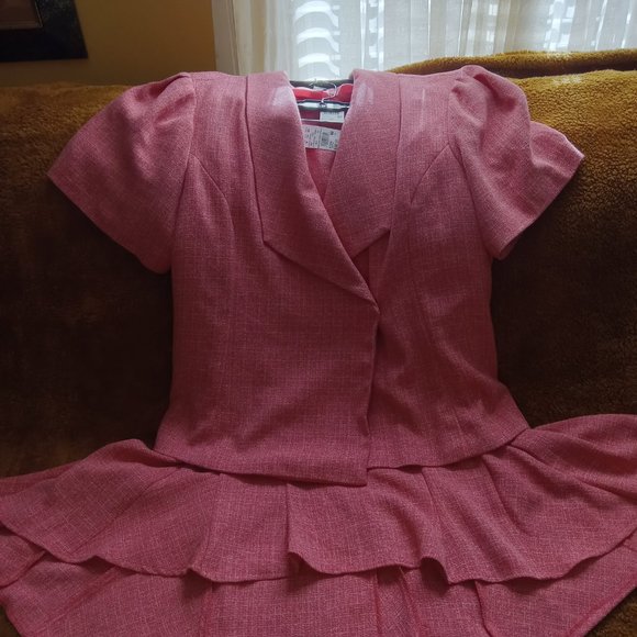 Women's Suit - Picture 1 of 3